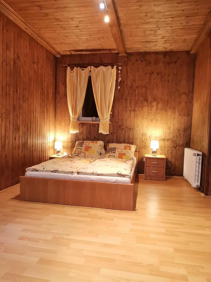 Prazdninovy Byt Arin Appartement Jáchymov Buitenkant foto